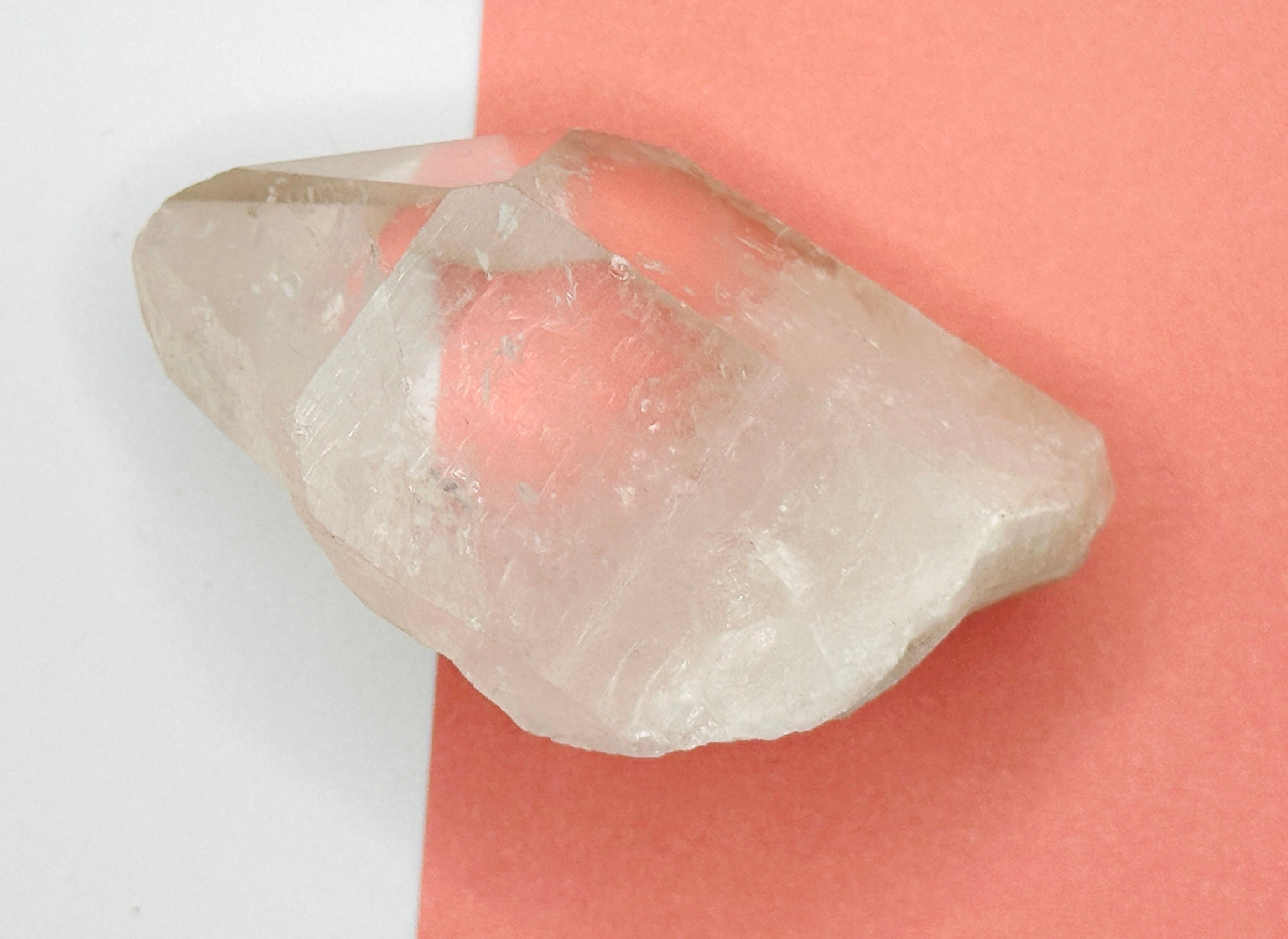 BERGKRYSTALL - "beskytte, smertelindre, styrke intuisjon, rense"