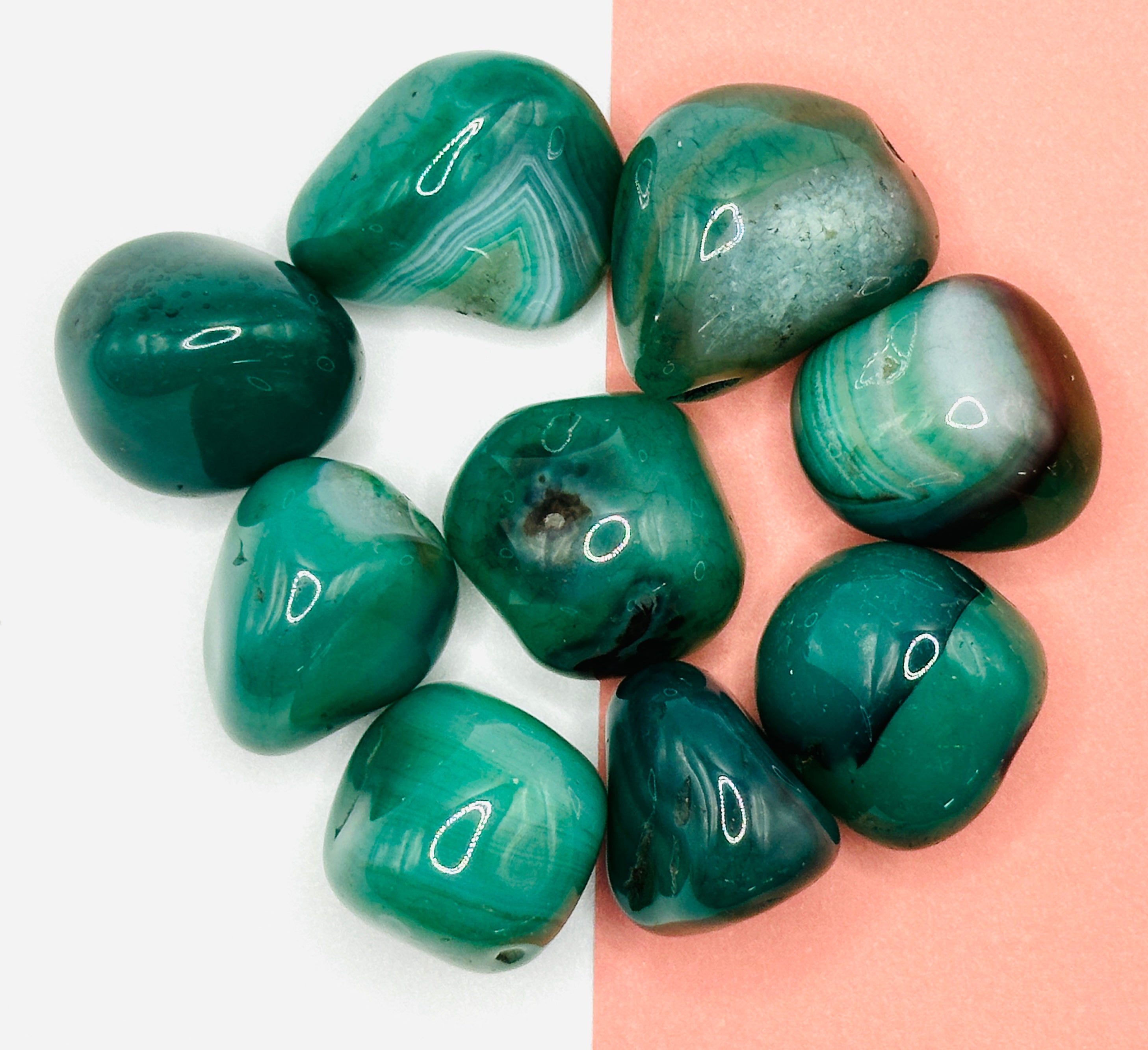 AGAT GRØNNFARGET TROMLET - "selvrespekt, balanse, stabilitet, analytisk, hurtig oppfattelse"