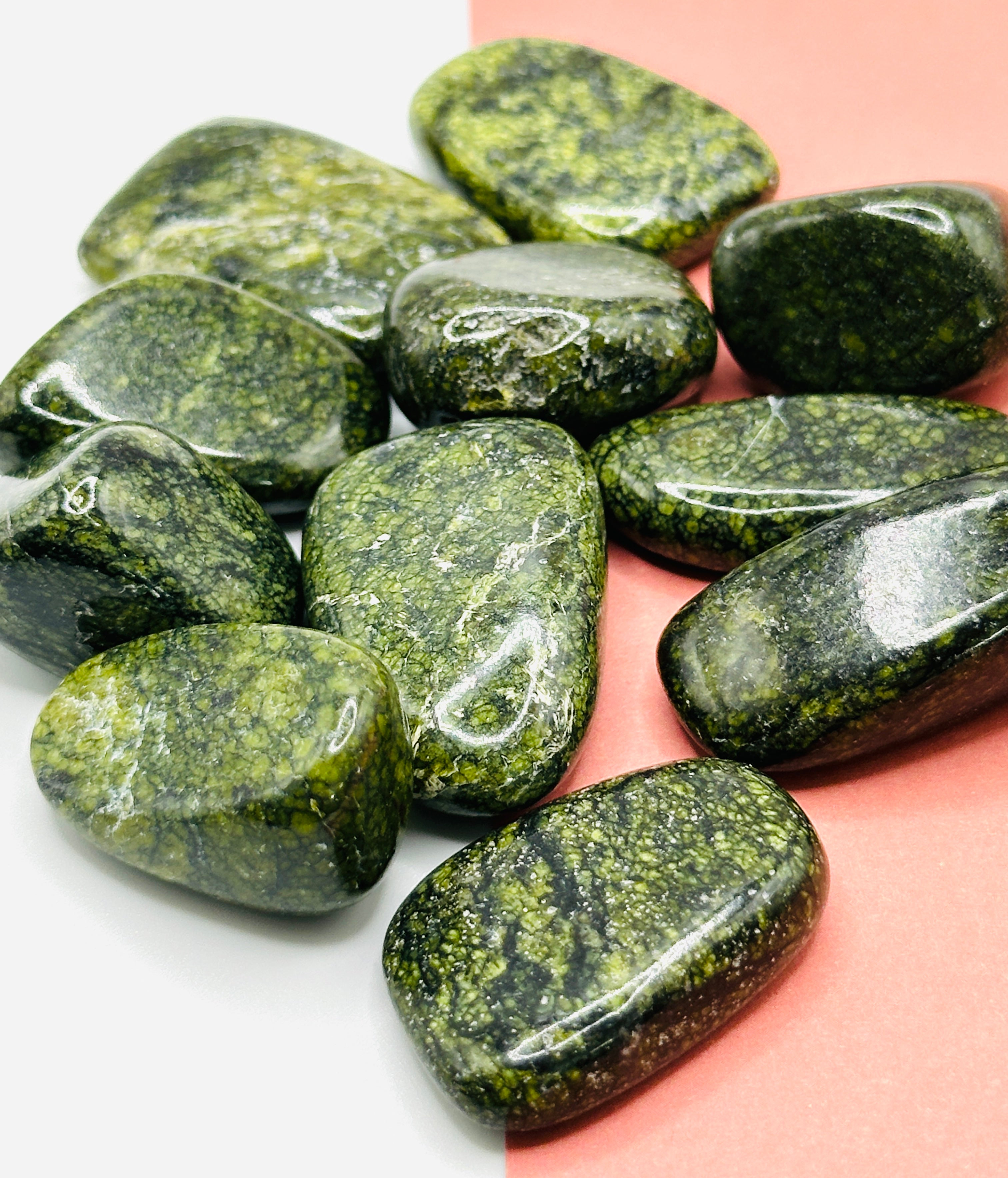 SLANGESKINN JASPIS TROMLET - "drømmearbeid, jording, viljestyrke, mot, beskyttelse"