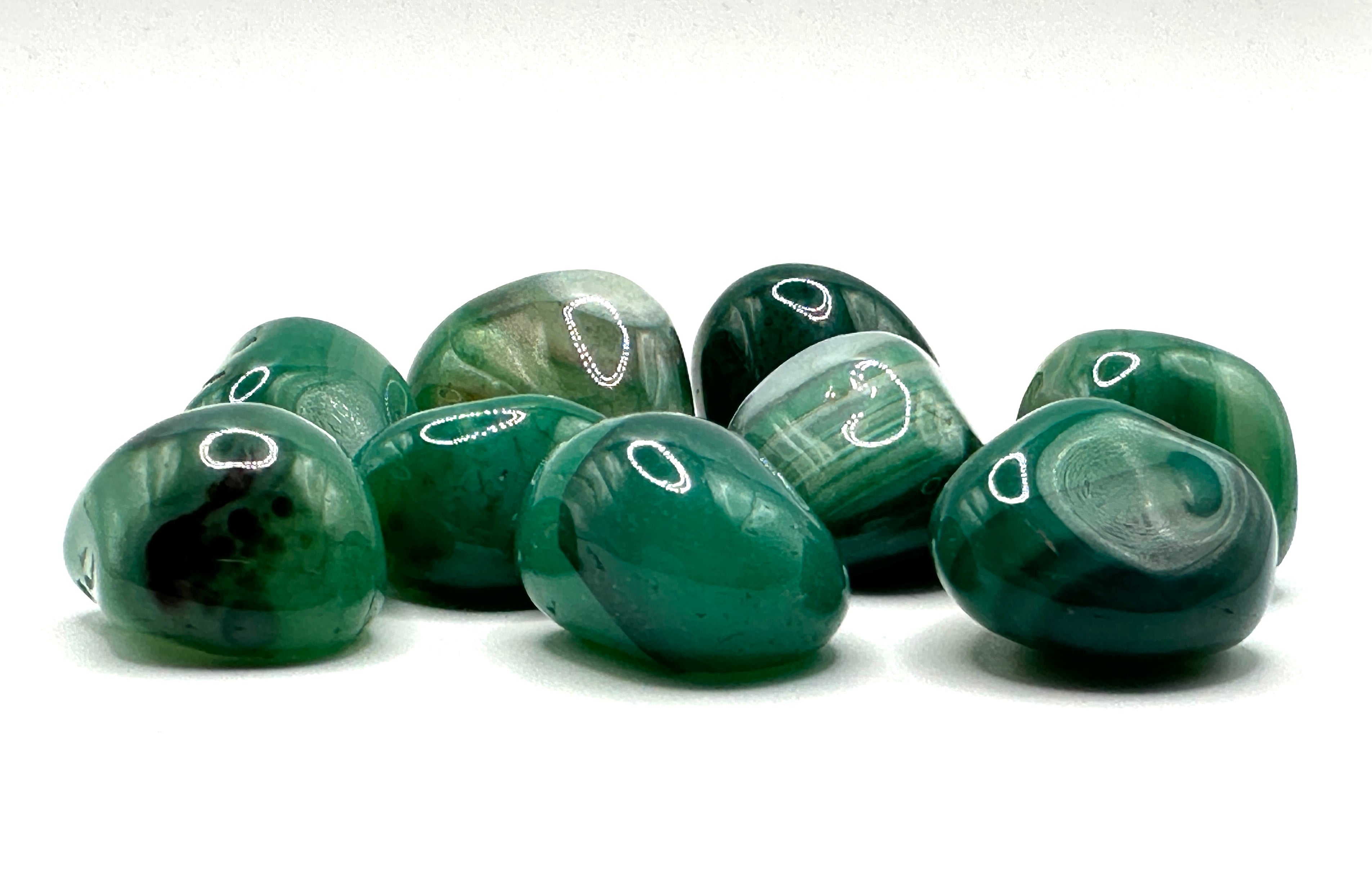 AGAT GRØNNFARGET TROMLET - "selvrespekt, balanse, stabilitet, analytisk, hurtig oppfattelse"