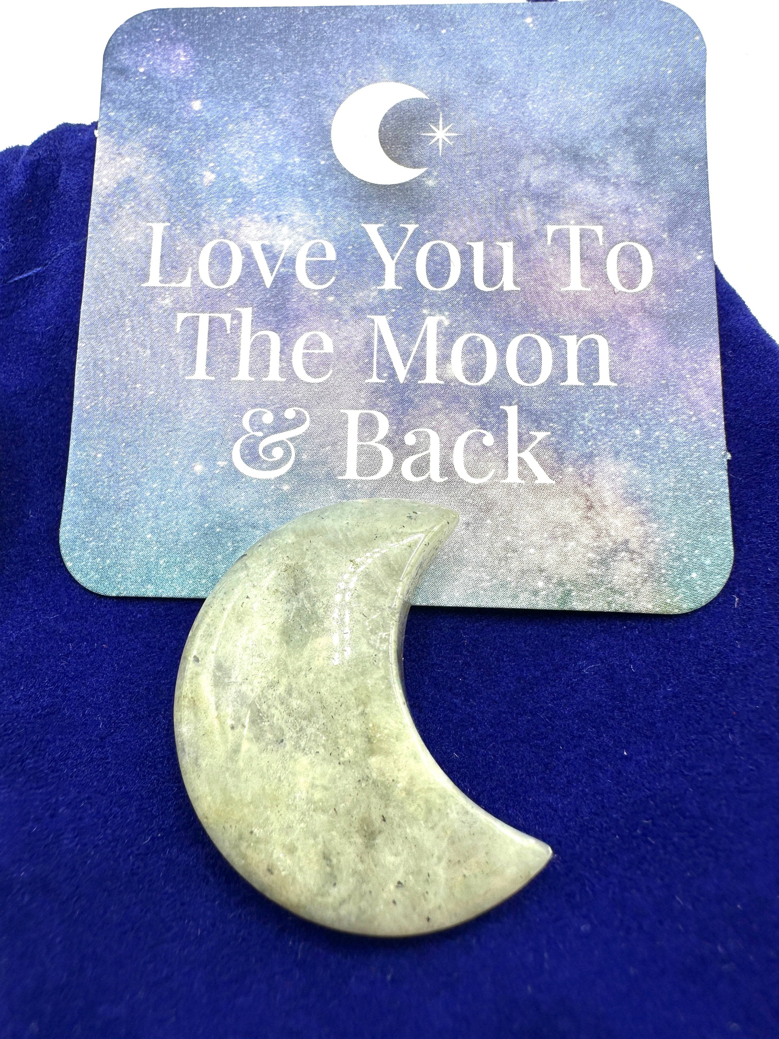 LABRADORITT - halvmåneformet - "beskytter mot negative energier, øker intuisjon og åndelig visdom"