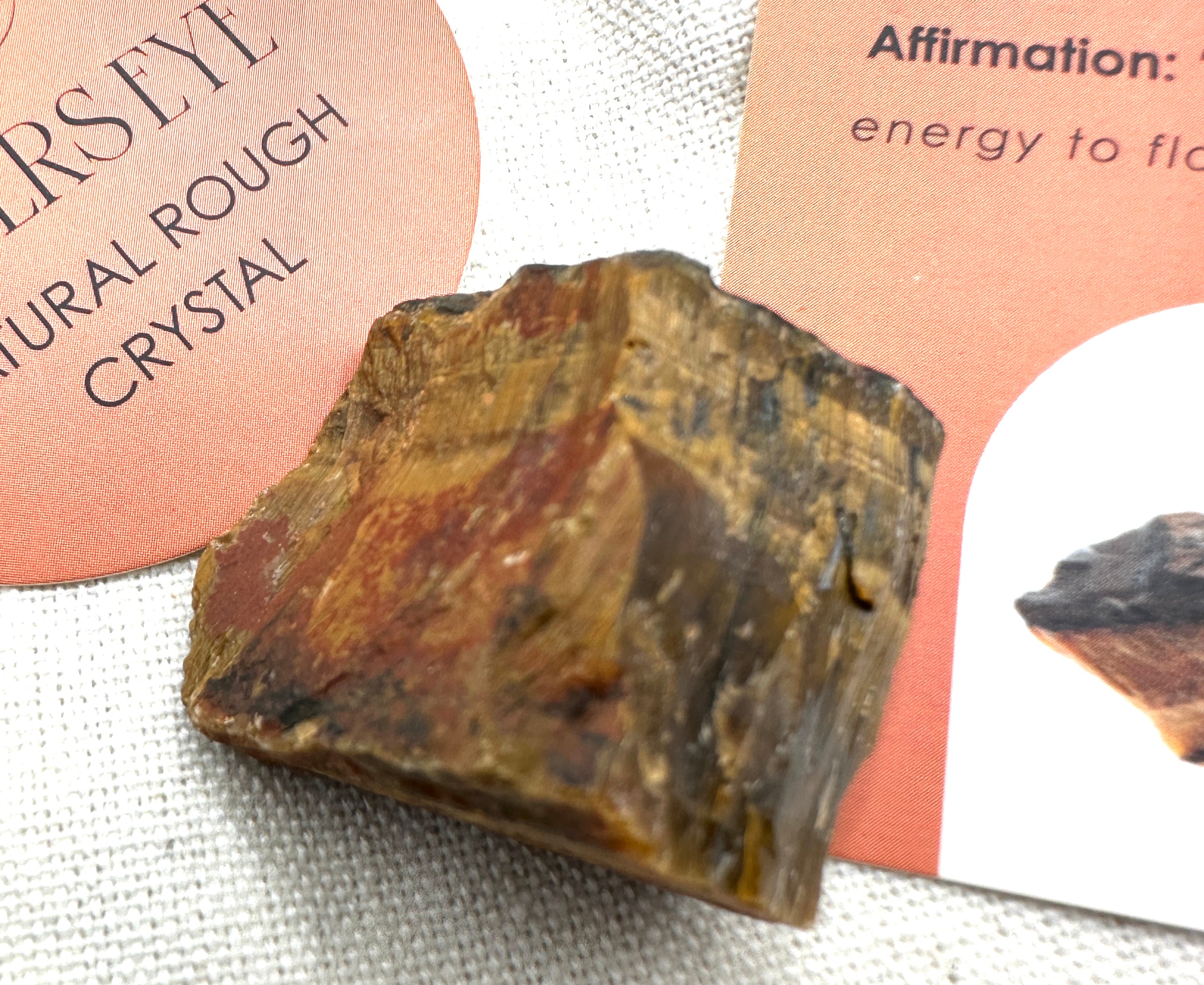 TIGERØYE - råstein - "beskytter, gir energi, selvtillit, hjelpe med beslutninger"