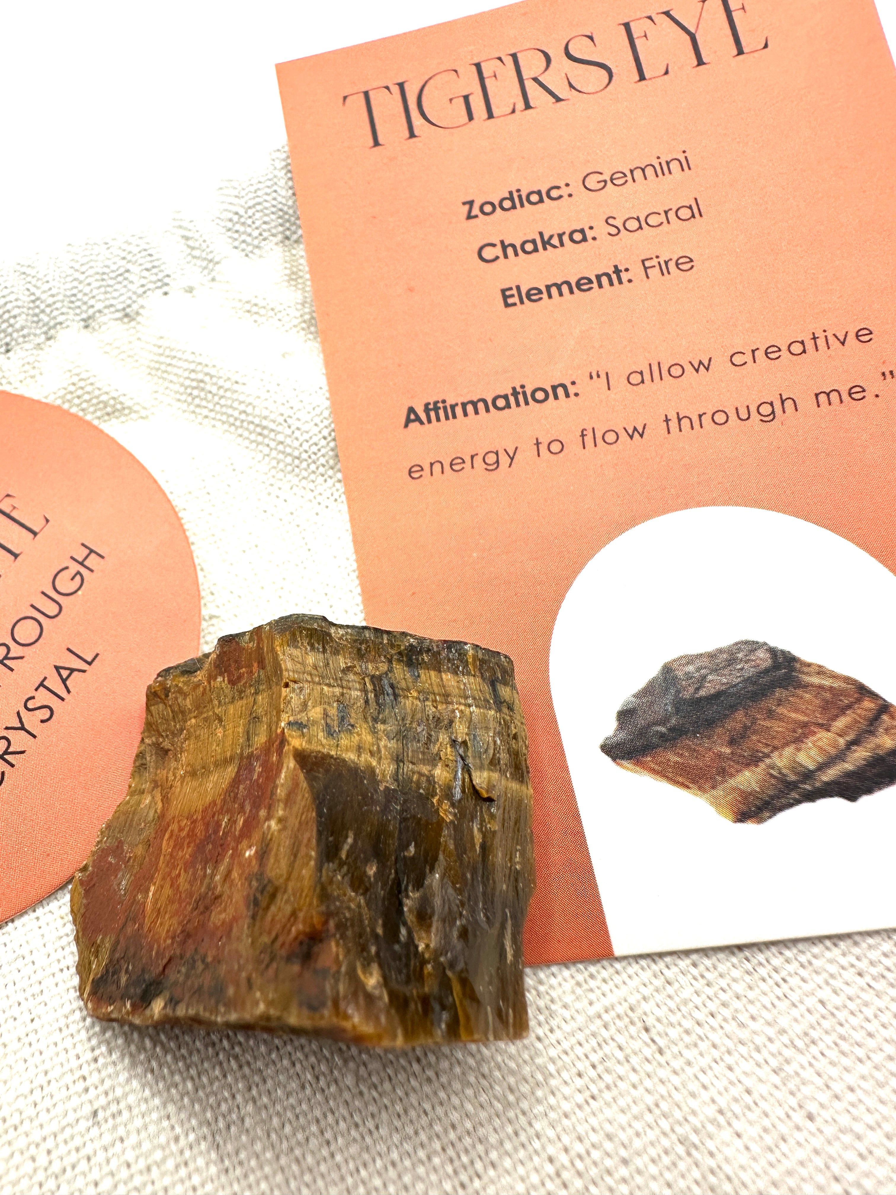 TIGERØYE - råstein - "beskytter, gir energi, selvtillit, hjelpe med beslutninger"