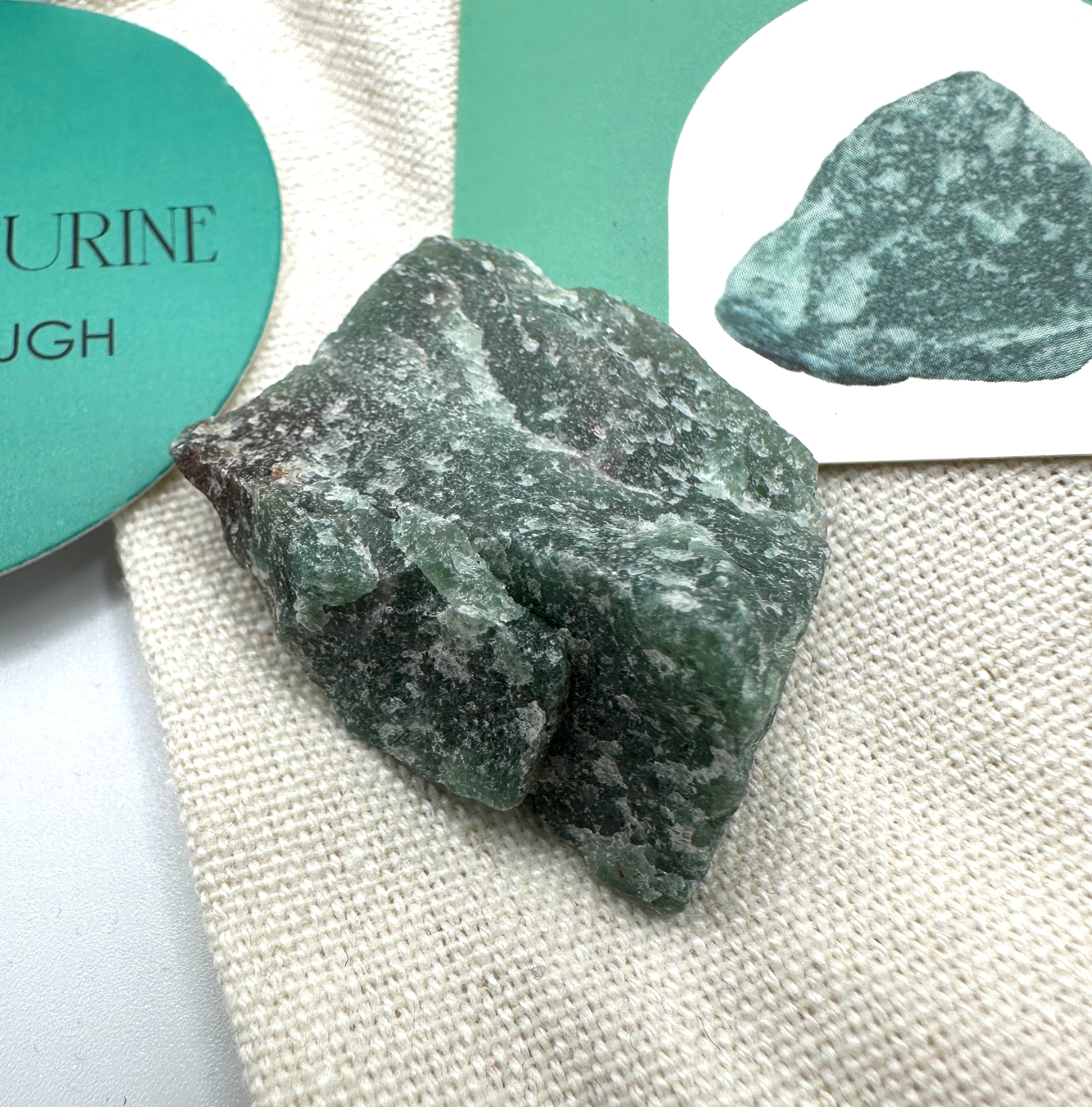 GRØNN AVENTURIN - råstein - "tiltrekke penger og hell i kjærlighet"