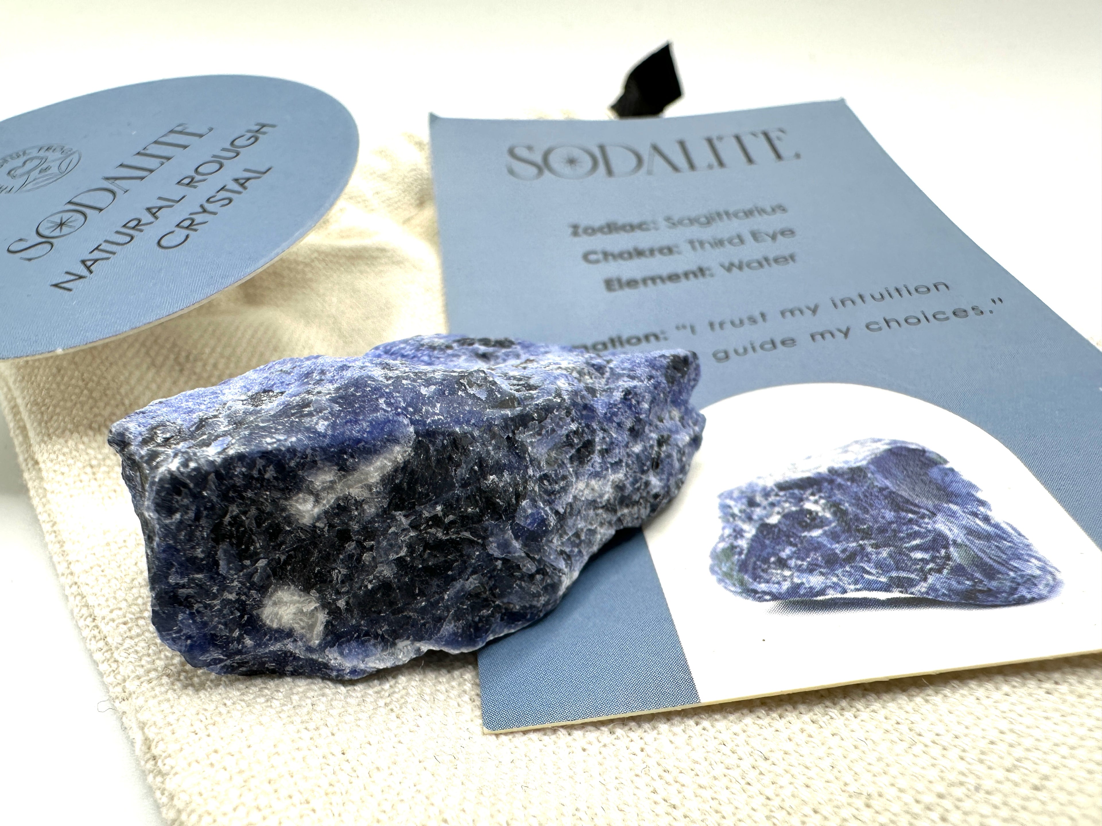 SODALITT - råstein - "fremme kommunikasjon, intuisjon og mental klarhet"