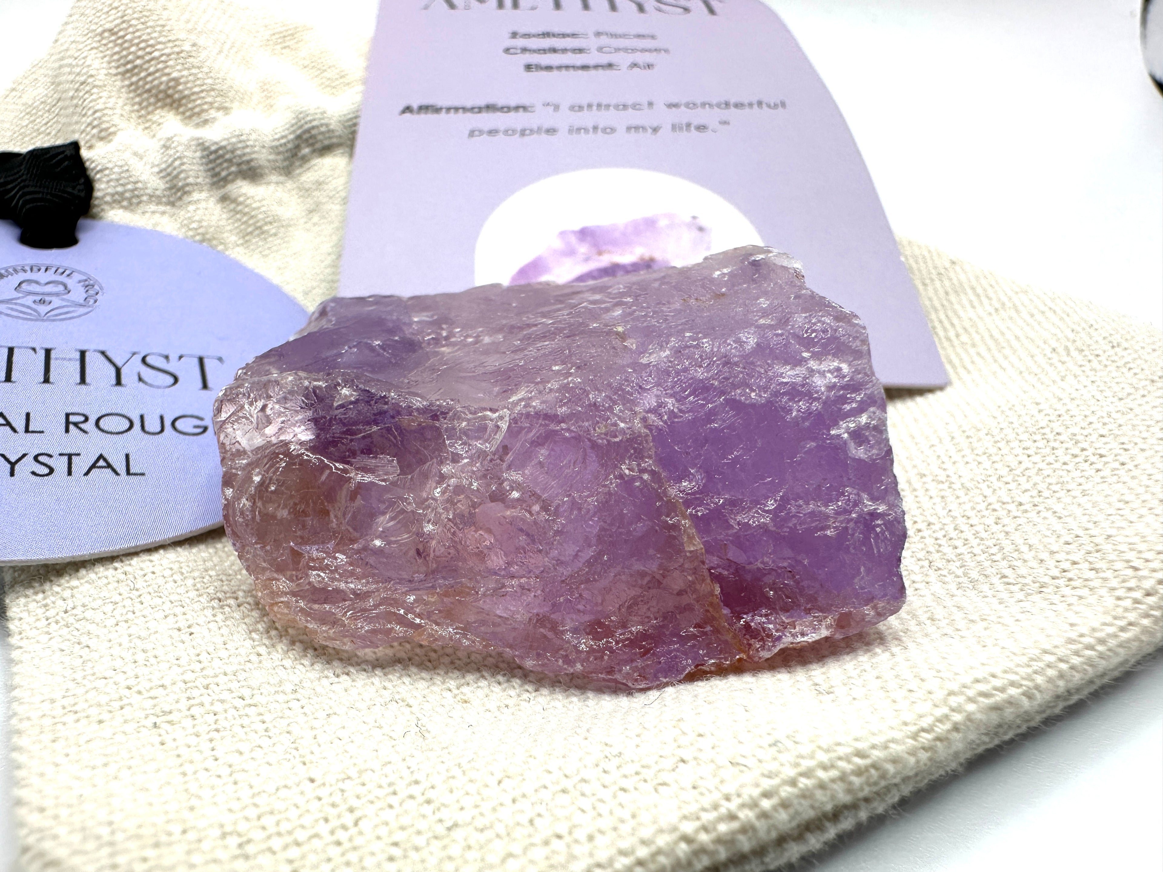 AMETYST - råstein - "ro, balanse, klarhet, økt intuisjon og åndelig innsikt"