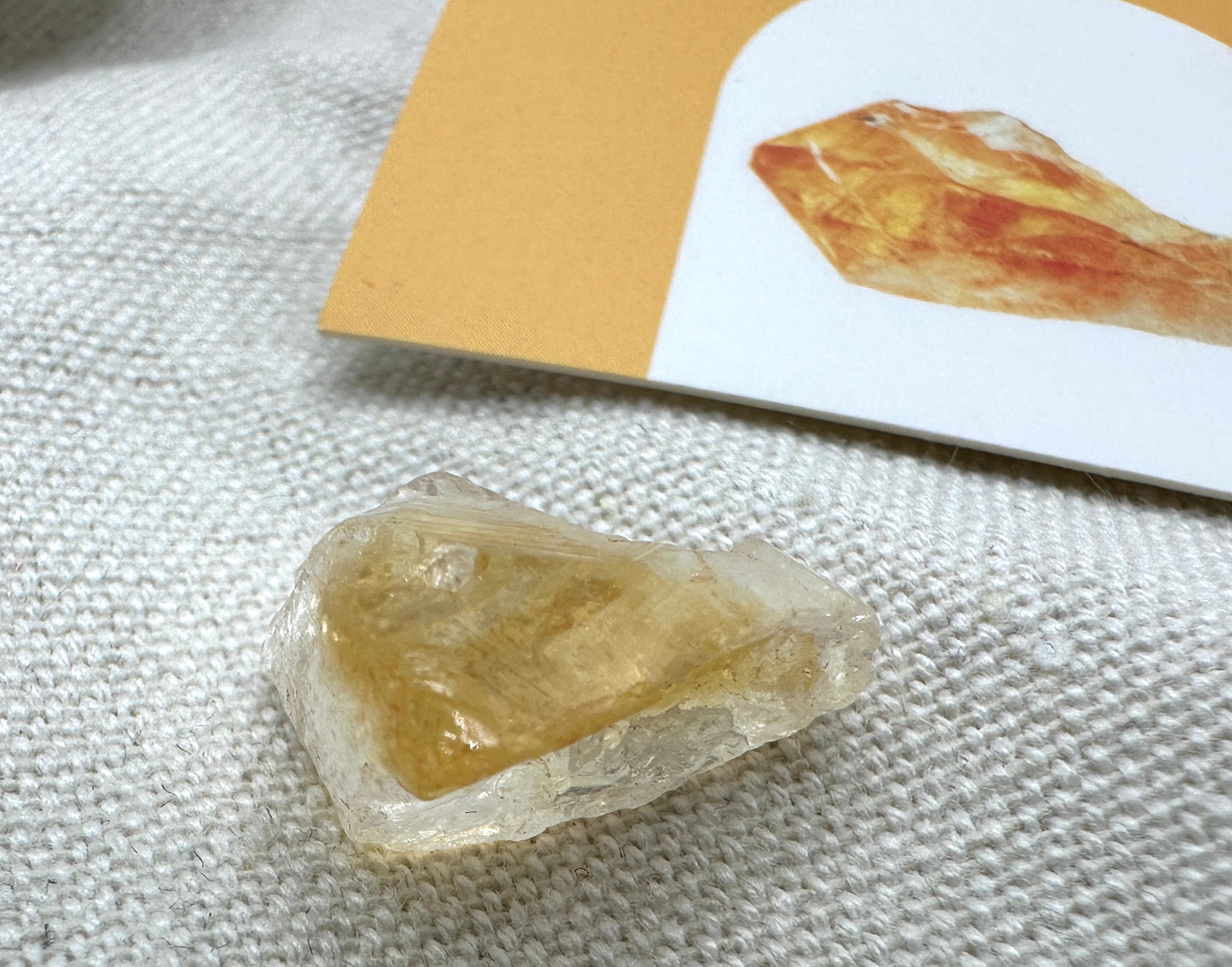 CITRIN - råstein - "positiv energi, suksess, overflod"