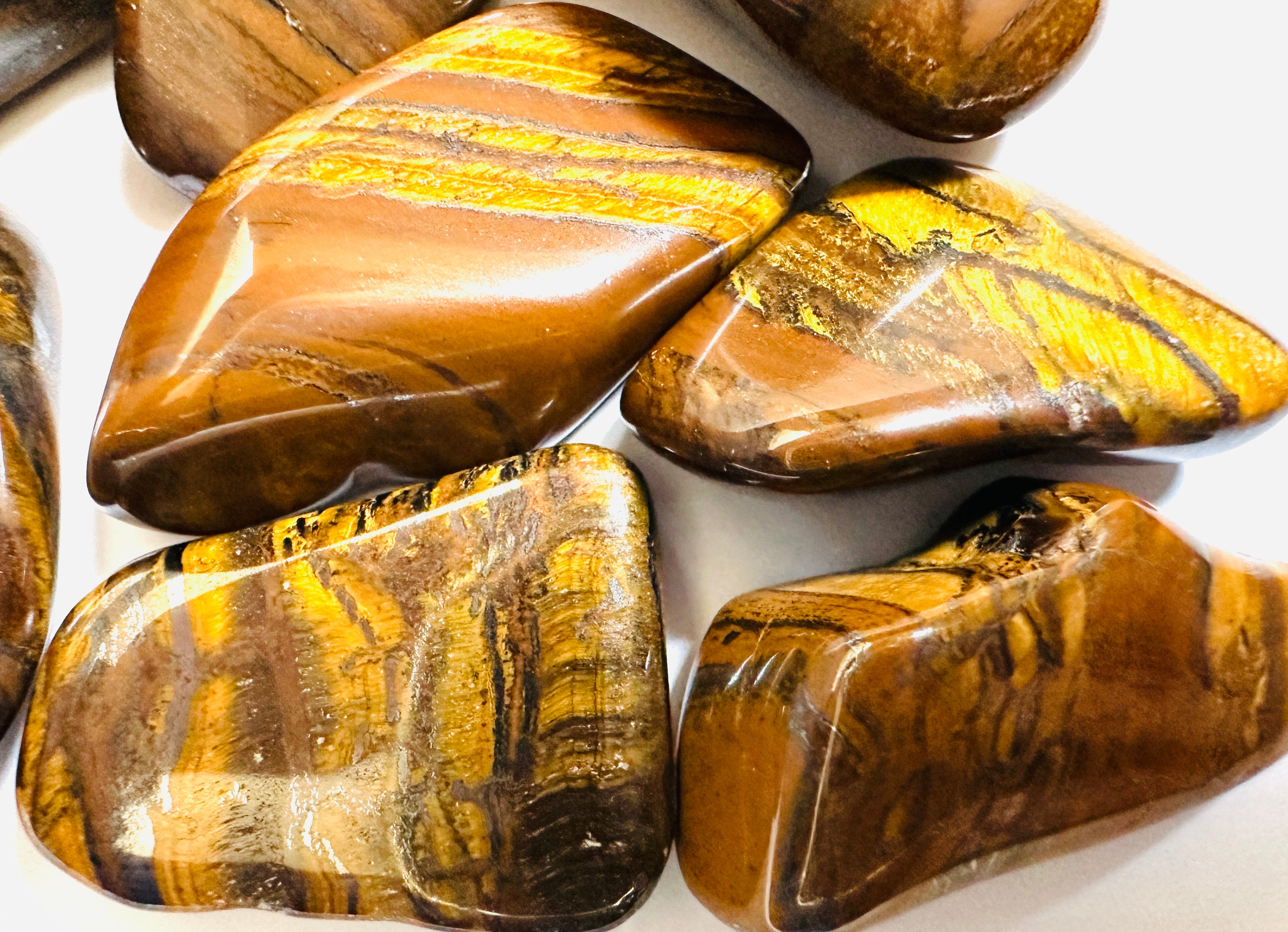 TIGER JASPIS TROMLET - "beskytter, stabiliserer energi, fremme positivitet"