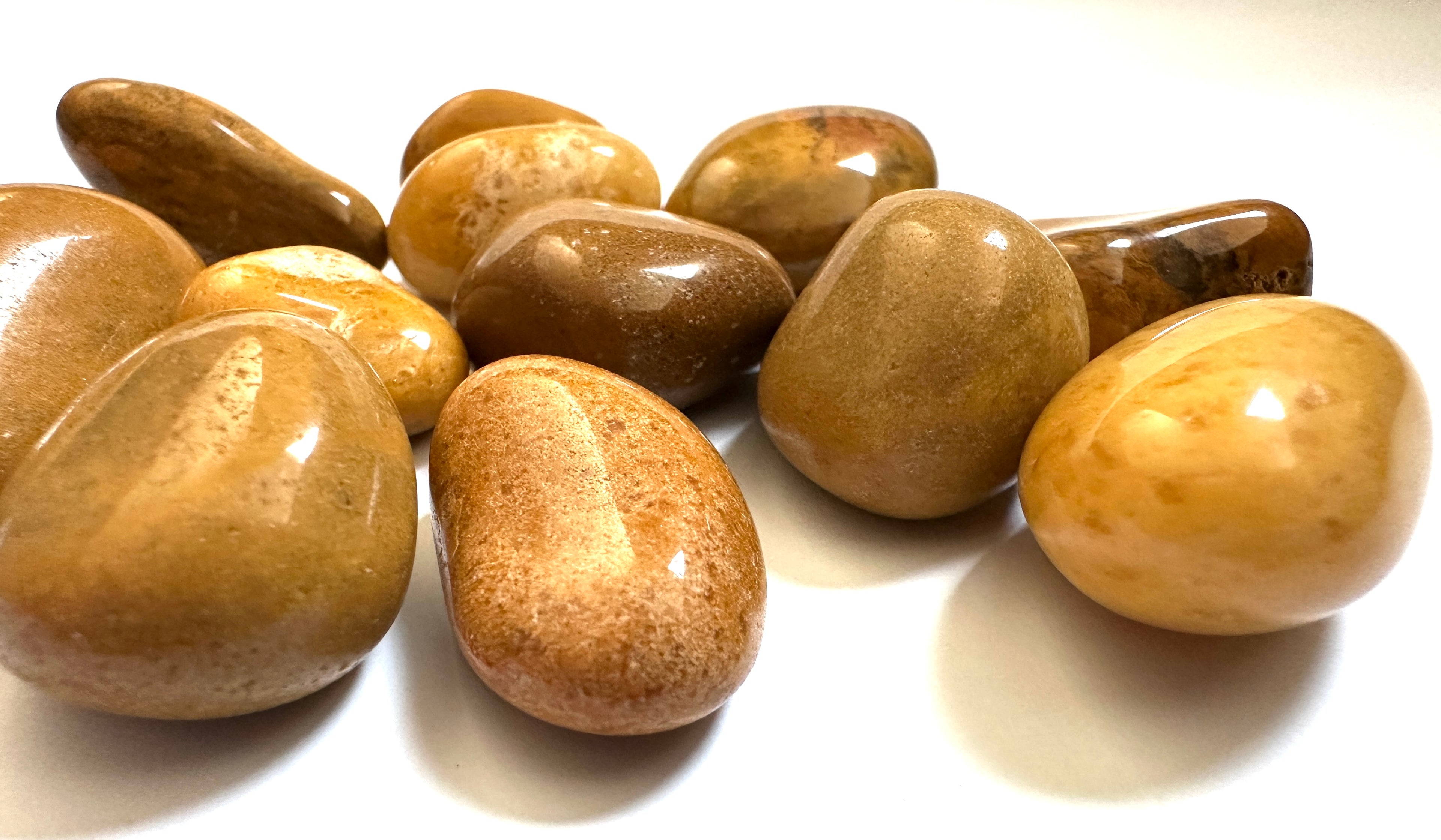 GUL JASPIS TROMLET - "beskytter, reduserer stress/angst, øke selvtillit"