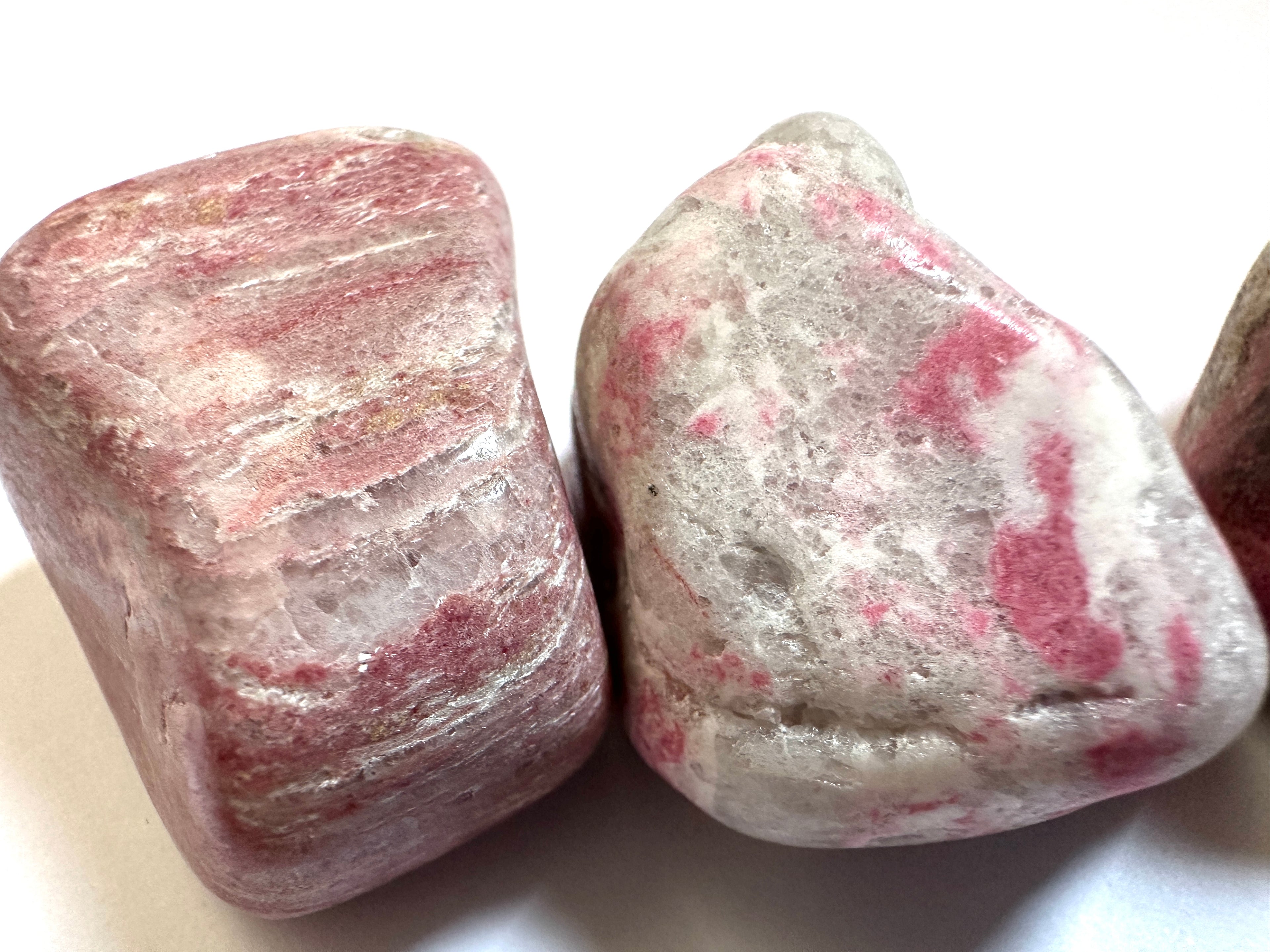 THULITT TROMLET - "fremme kjærlighet, forståelse og harmoni i relasjoner"