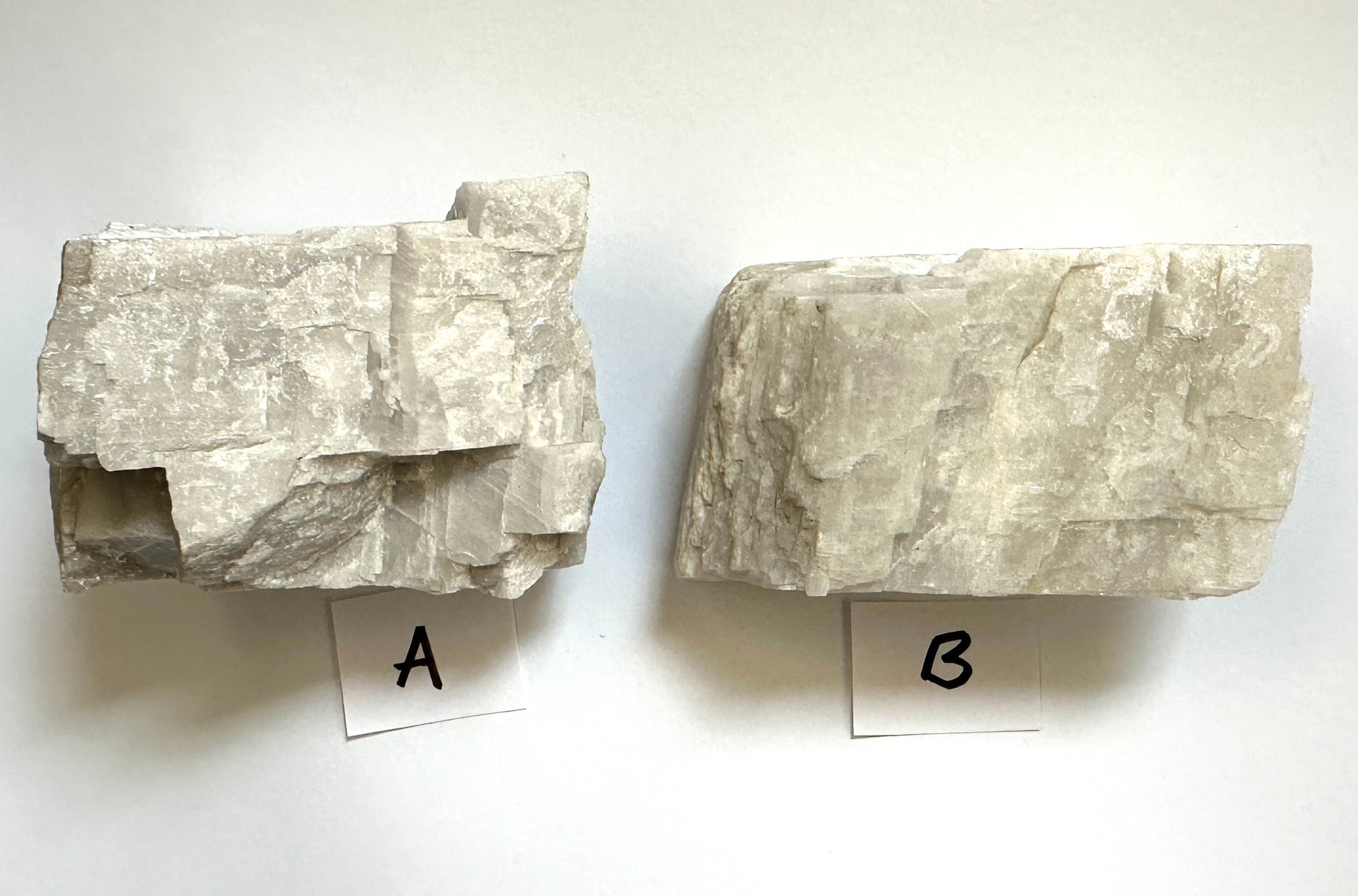 KALKSPAT RÅSTEIN 140 gr + 220 gr (fra Modum i Buskerud)