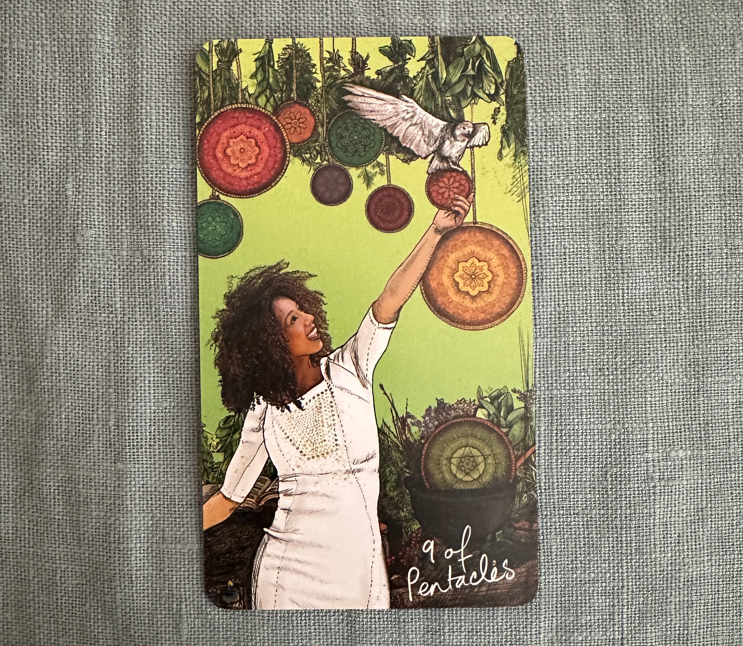 KLARHETER: 9 of Pentacles, 3 of Cups, The World